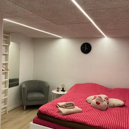 Habitación en casa particular Hyggeligt Vaerelse, Egen Indgang & Gode Faciliteter *
